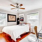Smart Eclectic Art House Near The Beat