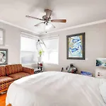 Smart Eclectic Art House Near The Beat