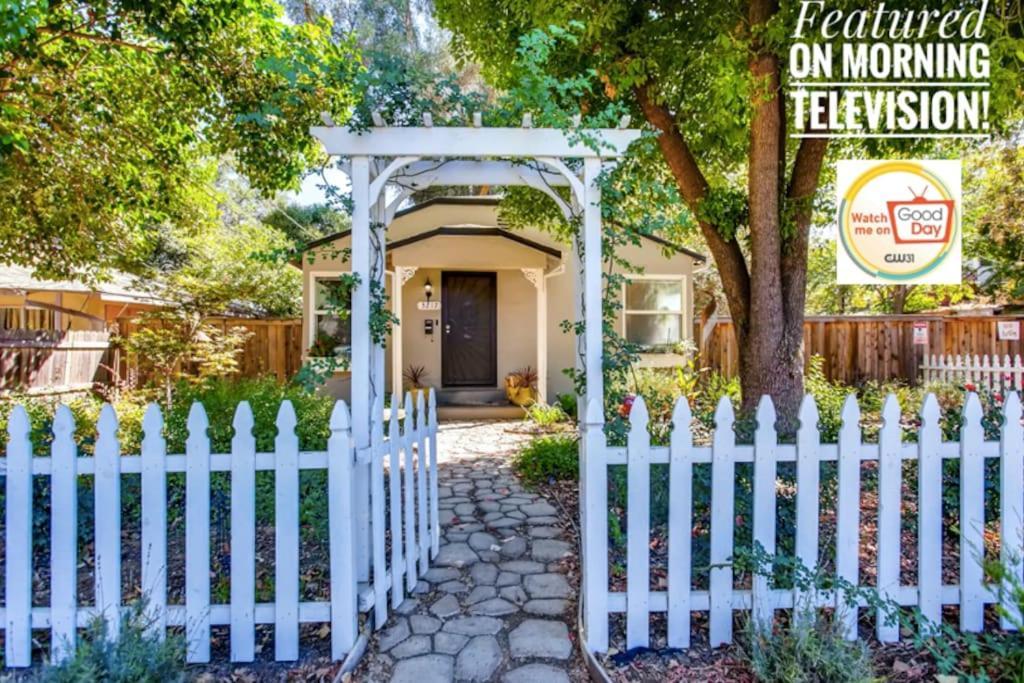 Smart Eclectic Art House Near The Beat Holiday home Sacramento